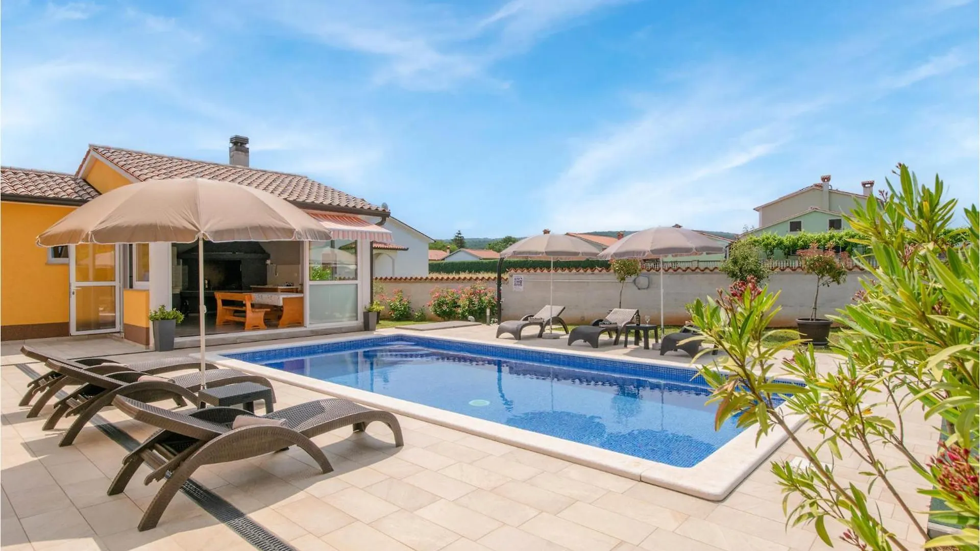 Vakantiehuis 3 Bedroom Stunning Home In Labin Labin